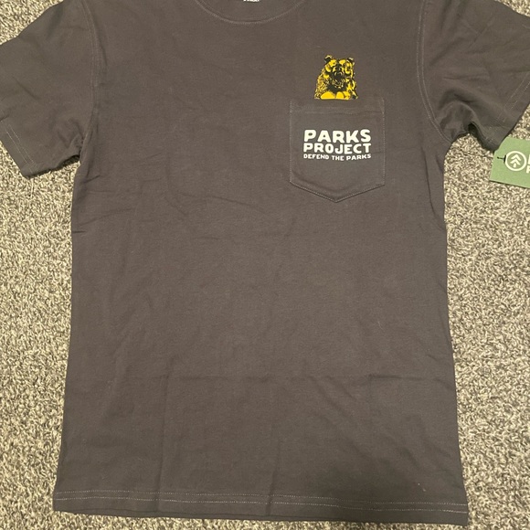 NWT Parks Project Bear Pocket Tee/ Graphite/XS - Picture 5 of 6